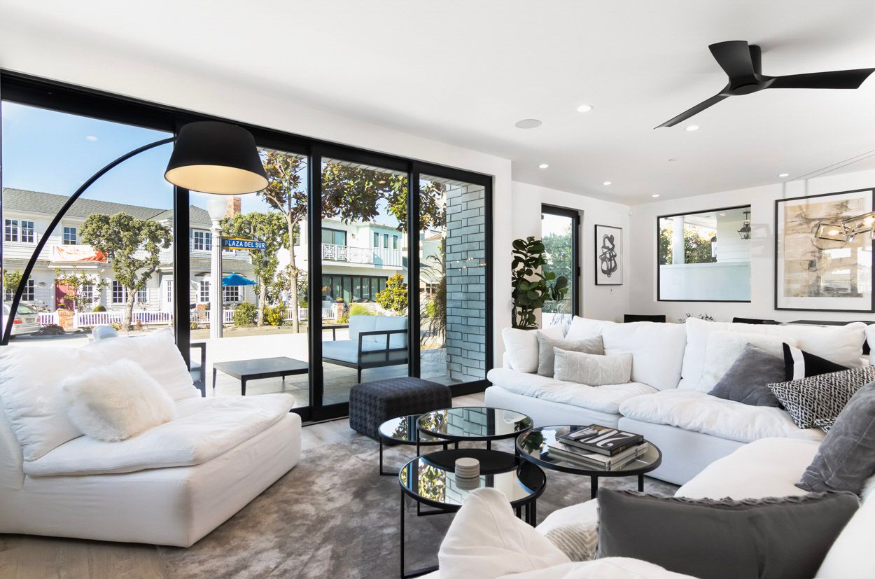 Newport Beach, California, USA — 4-Bed House With Beach Access — photo 2