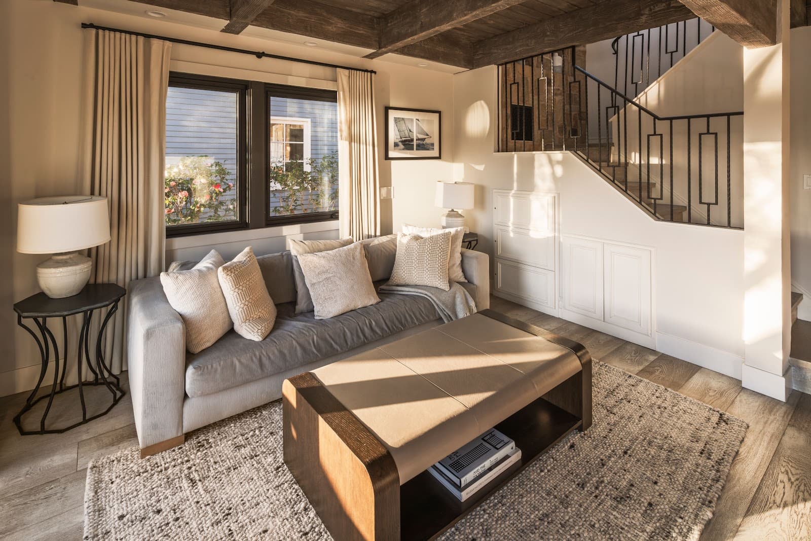 Newport Beach, California, USA — 4-Bed House With Fireplace 3