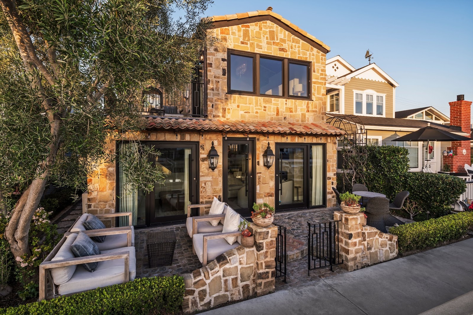Newport Beach, Californie, États-Unis — Maison avec 4 chambres et cheminée — photo 1