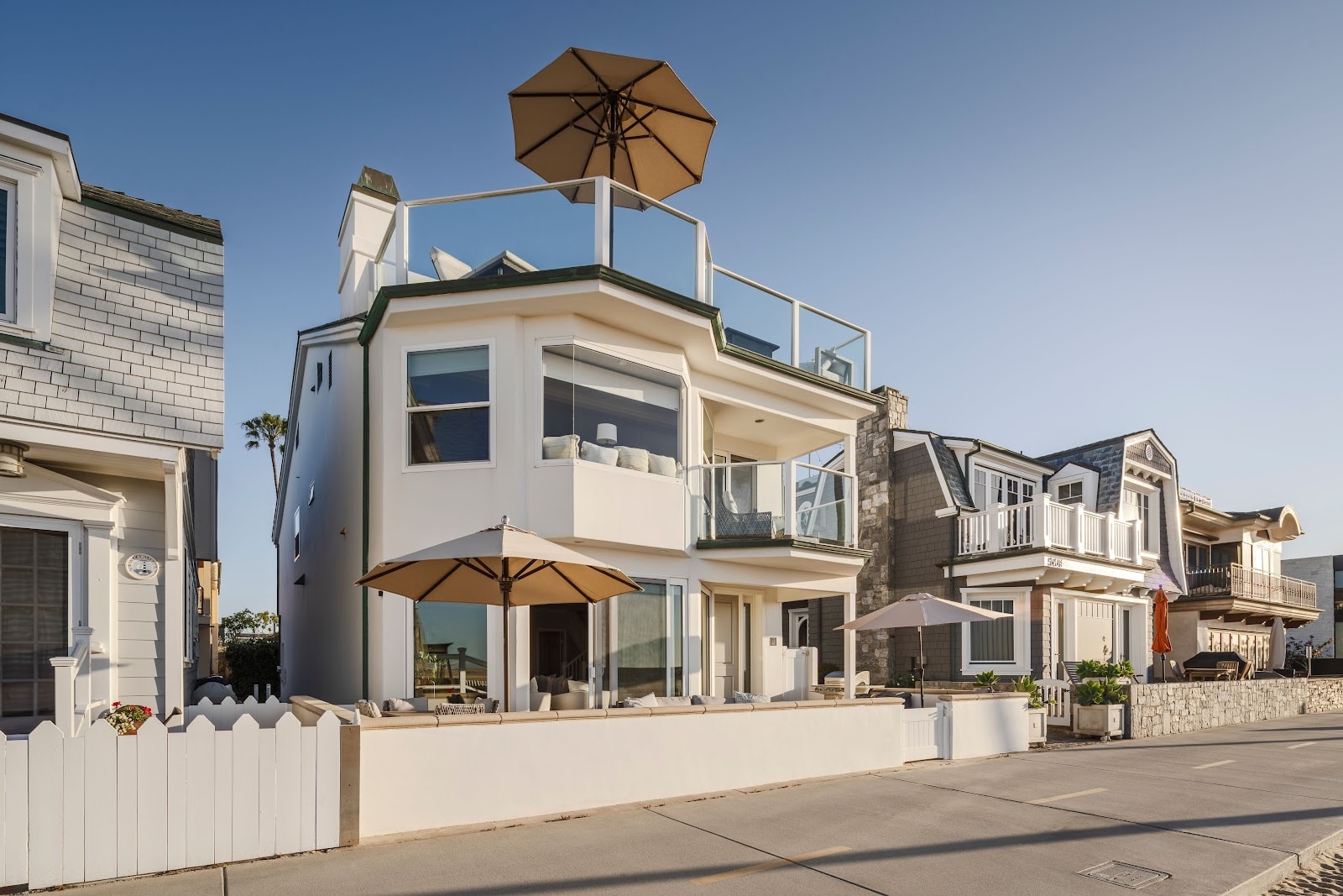 Newport Beach, Californie, États-Unis — Maison avec 5 chambres et accès à la plage — photo 2