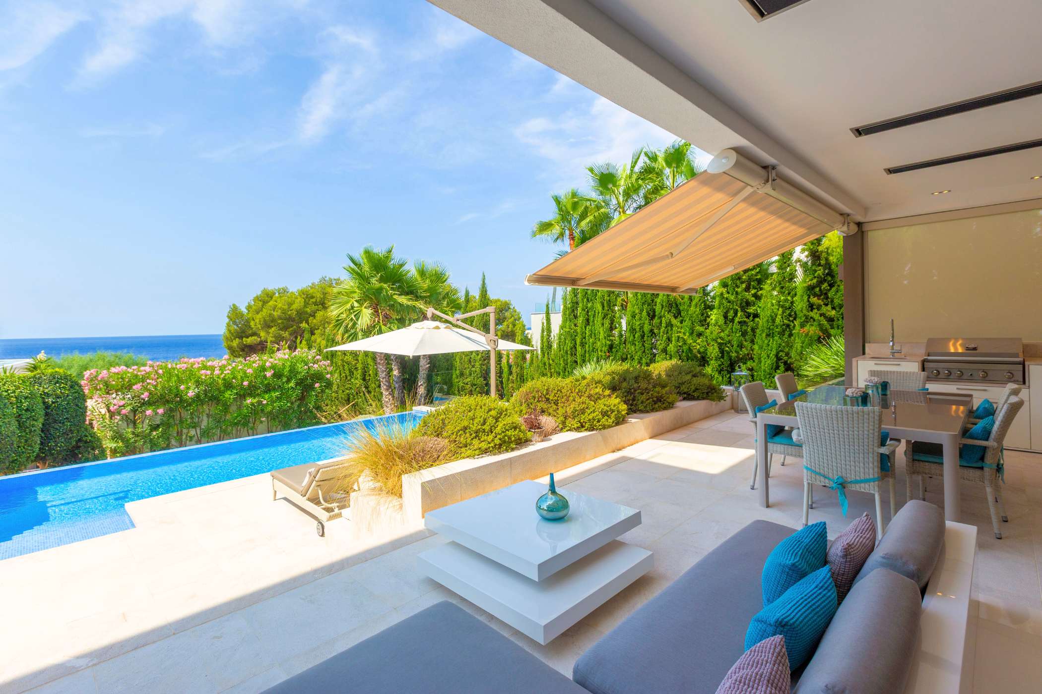 Nova Santa Ponsa, Majorque, Espagne — Villa avec 4 chambres et piscine à débordement — photo 3