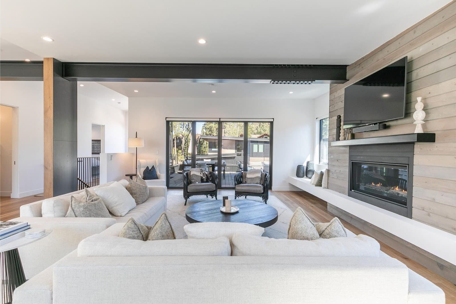 Olympic Valley, California, USA — 4-Bed House With Hot Tub