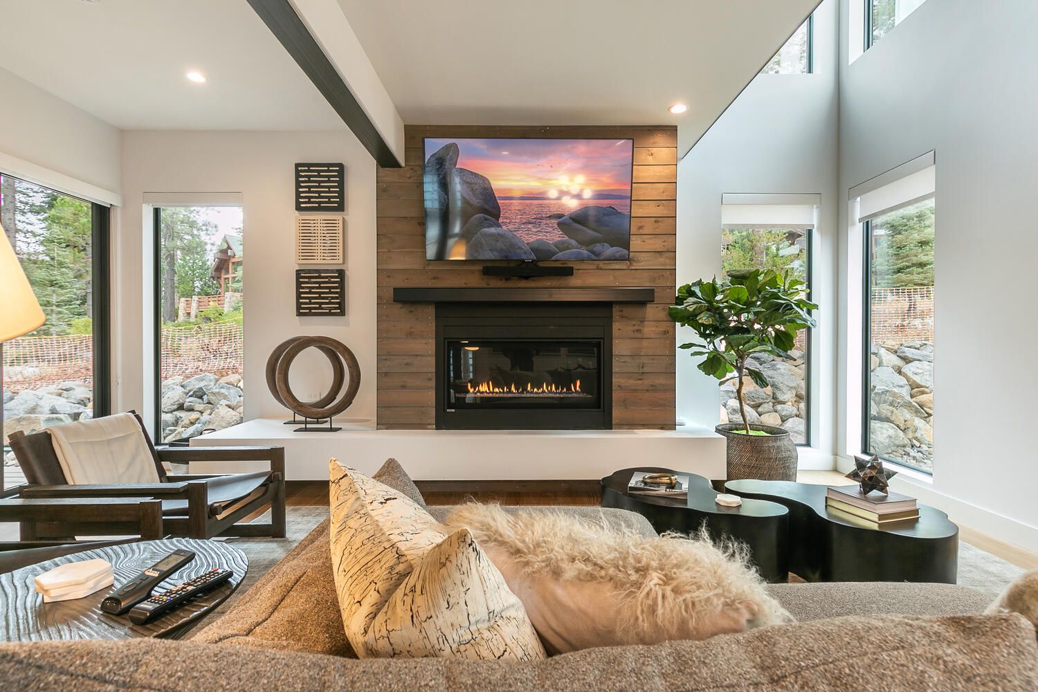 Olympic Valley, California, USA — 4-Bed House With Hot Tub — photo 2