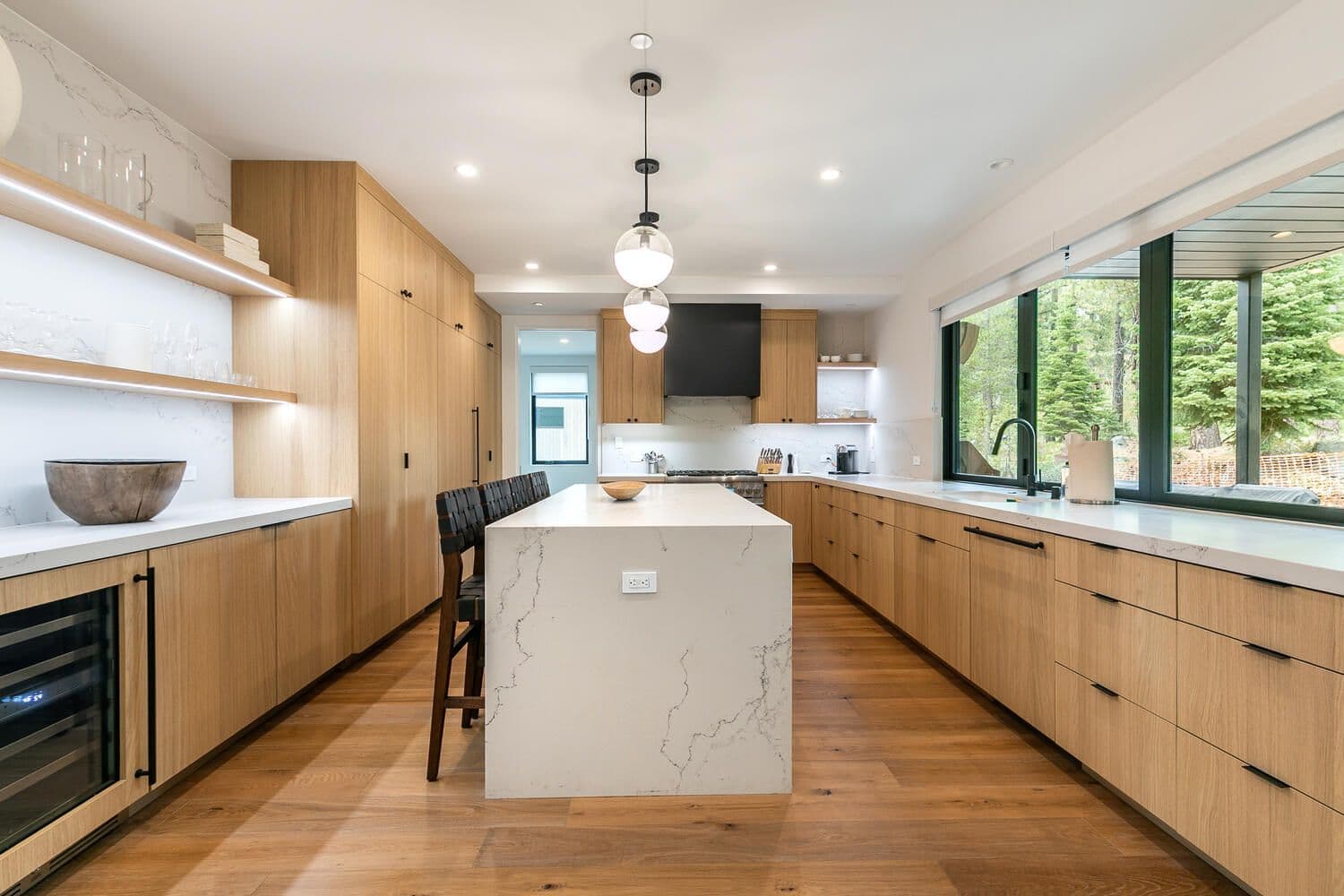 Olympic Valley, California, USA — 4-Bed House With Hot Tub 3