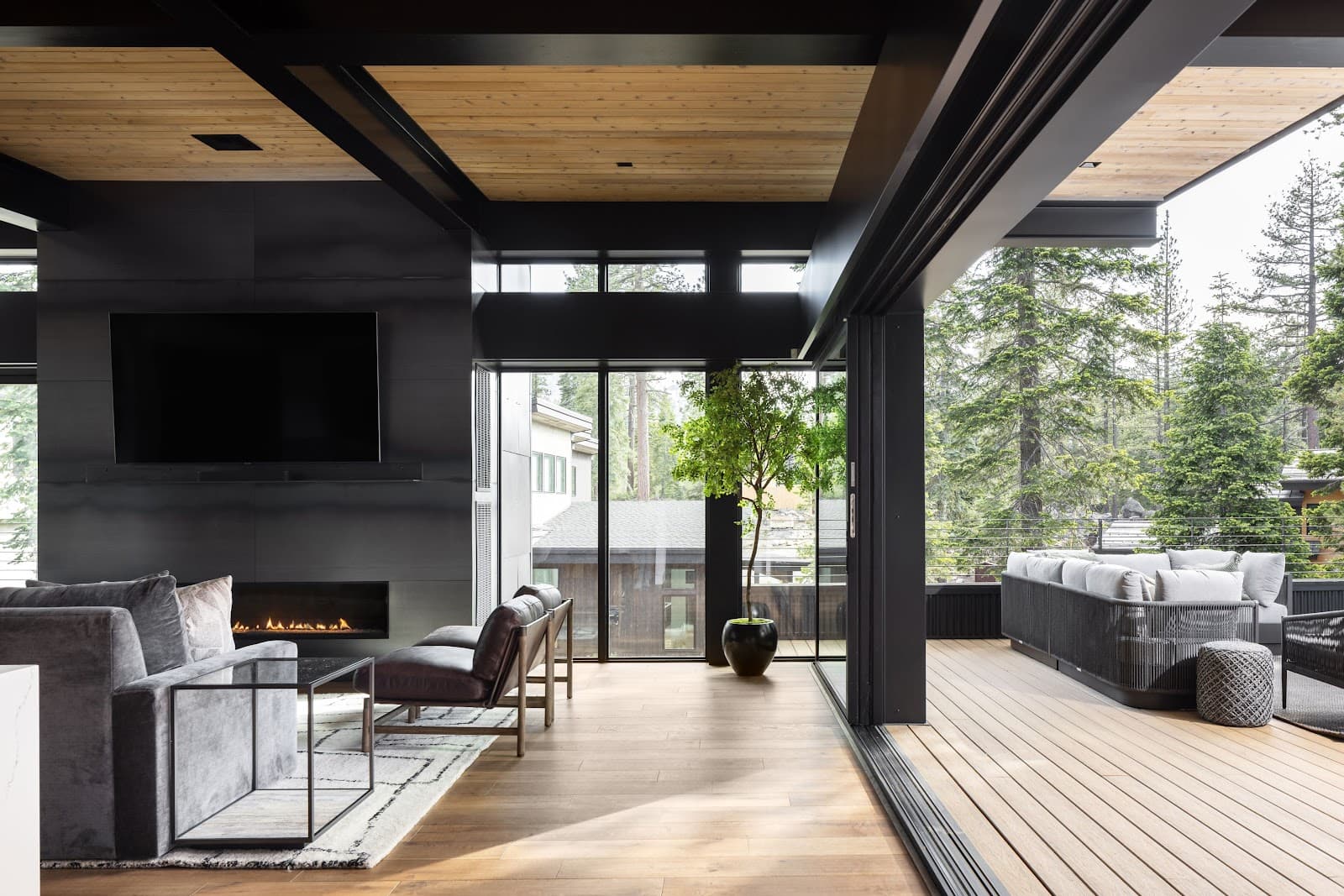 Olympic Valley, California, USA — 5-Bed House With Hot Tub