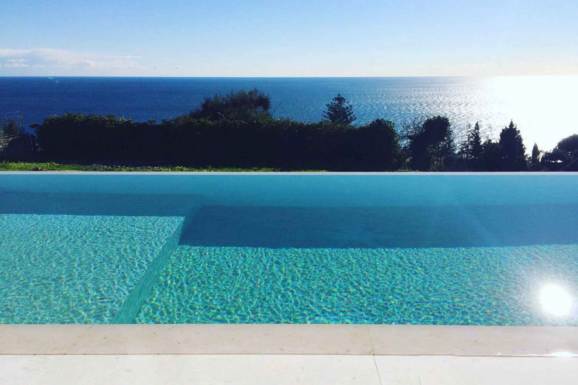 Ospedaletti, Ligurien, Italien — Villa mit 3 Schlafzimmern, Panorama-Meerblick und Infinity-Pool 2