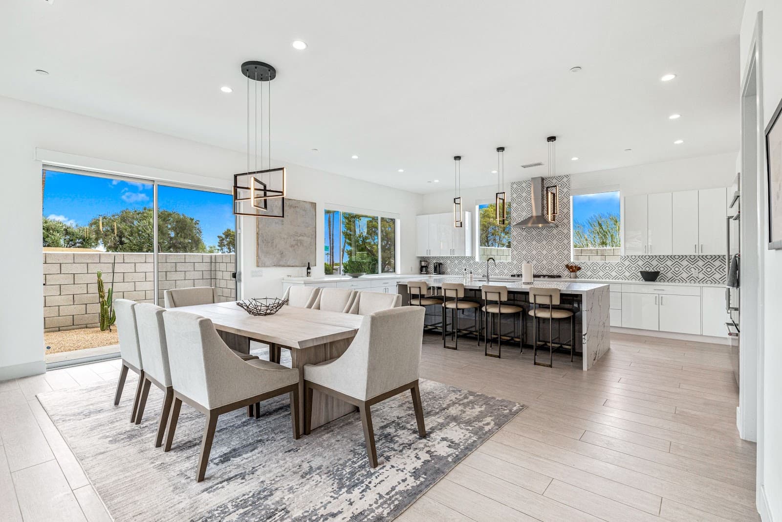 Palm Desert, California, USA — 4-Bed House With Pool 2