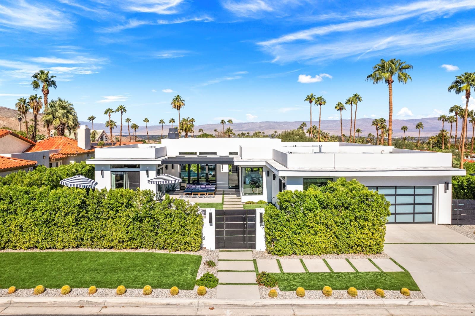 Palm Desert, California, USA — 5-Bed House