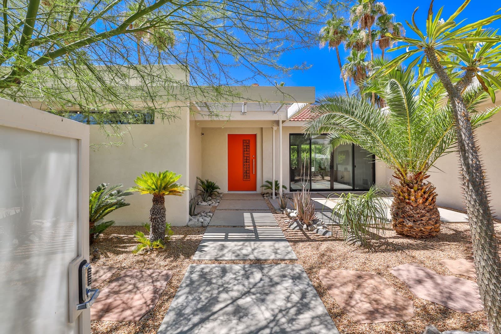 Palm Springs, California, USA — 3-Bed House