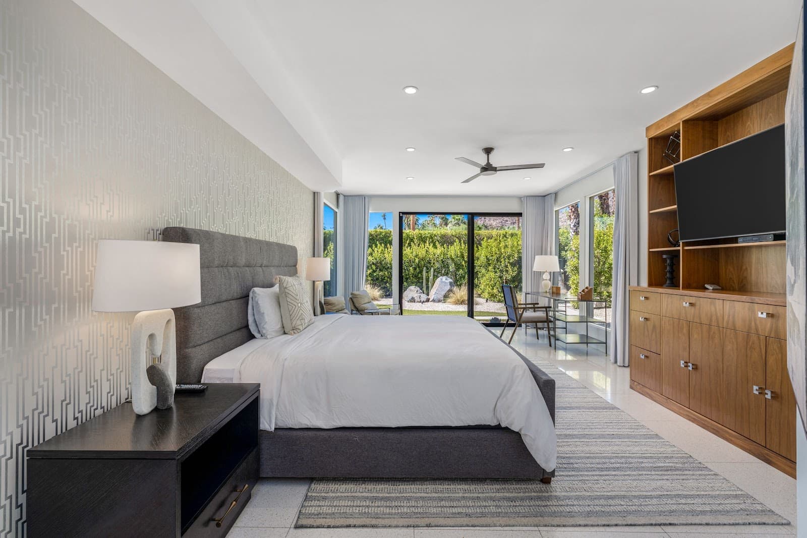 Palm Springs, California, USA — 3-Bed House 2