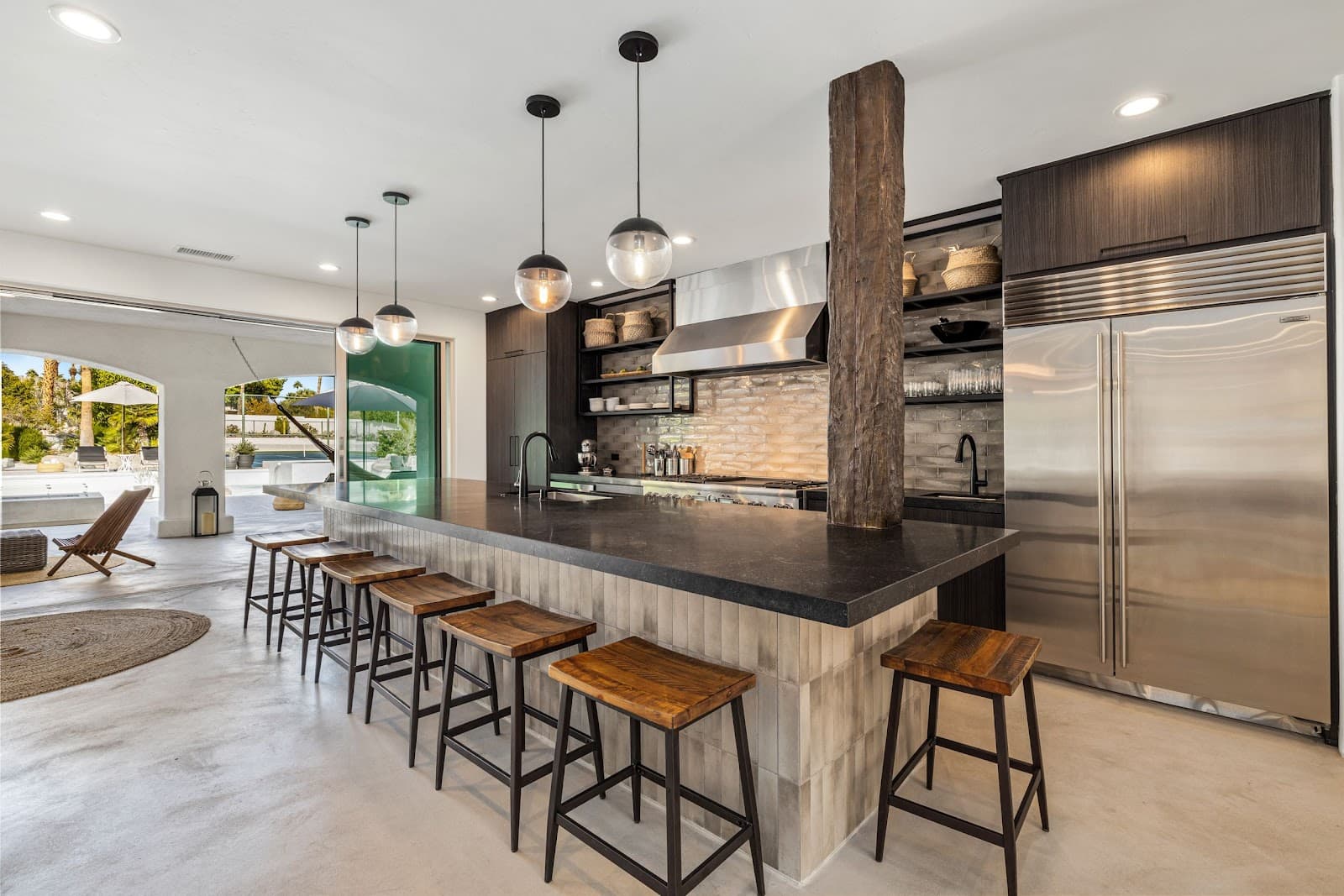 Palm Springs, California, USA — 5-Bed Estate With Pool 2