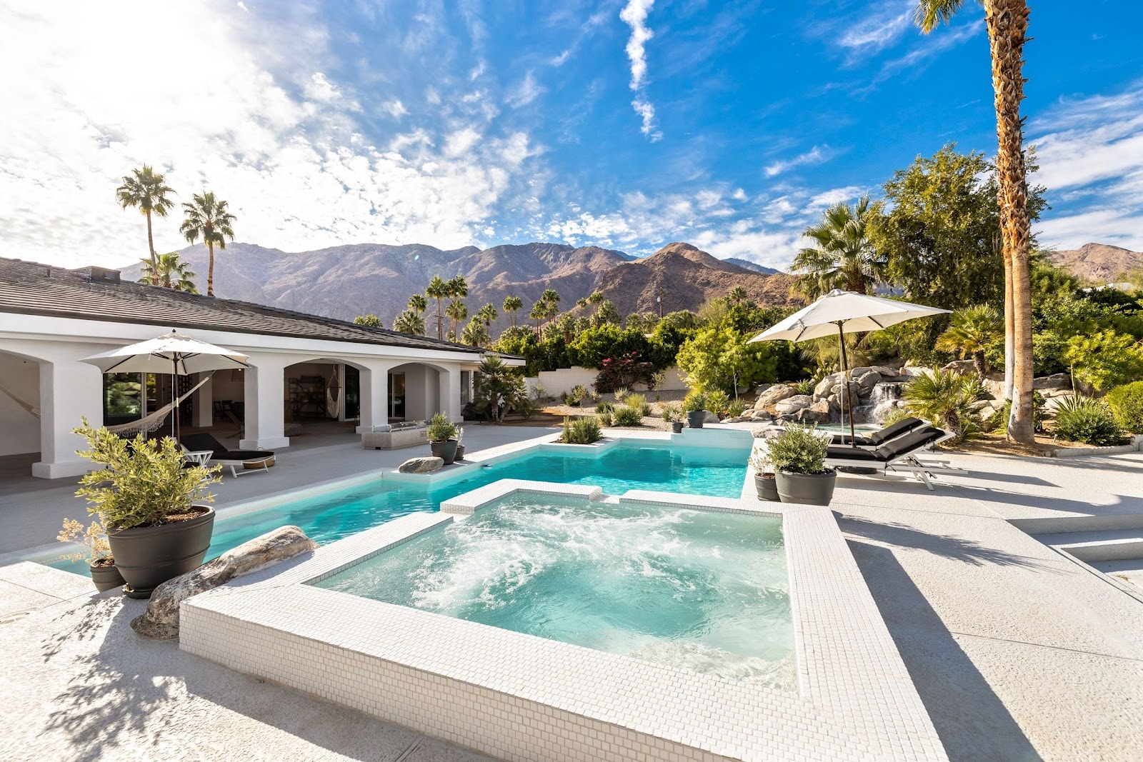 Palm Springs, Californie, États-Unis — Domaine avec 5 chambres et piscine — photo 1