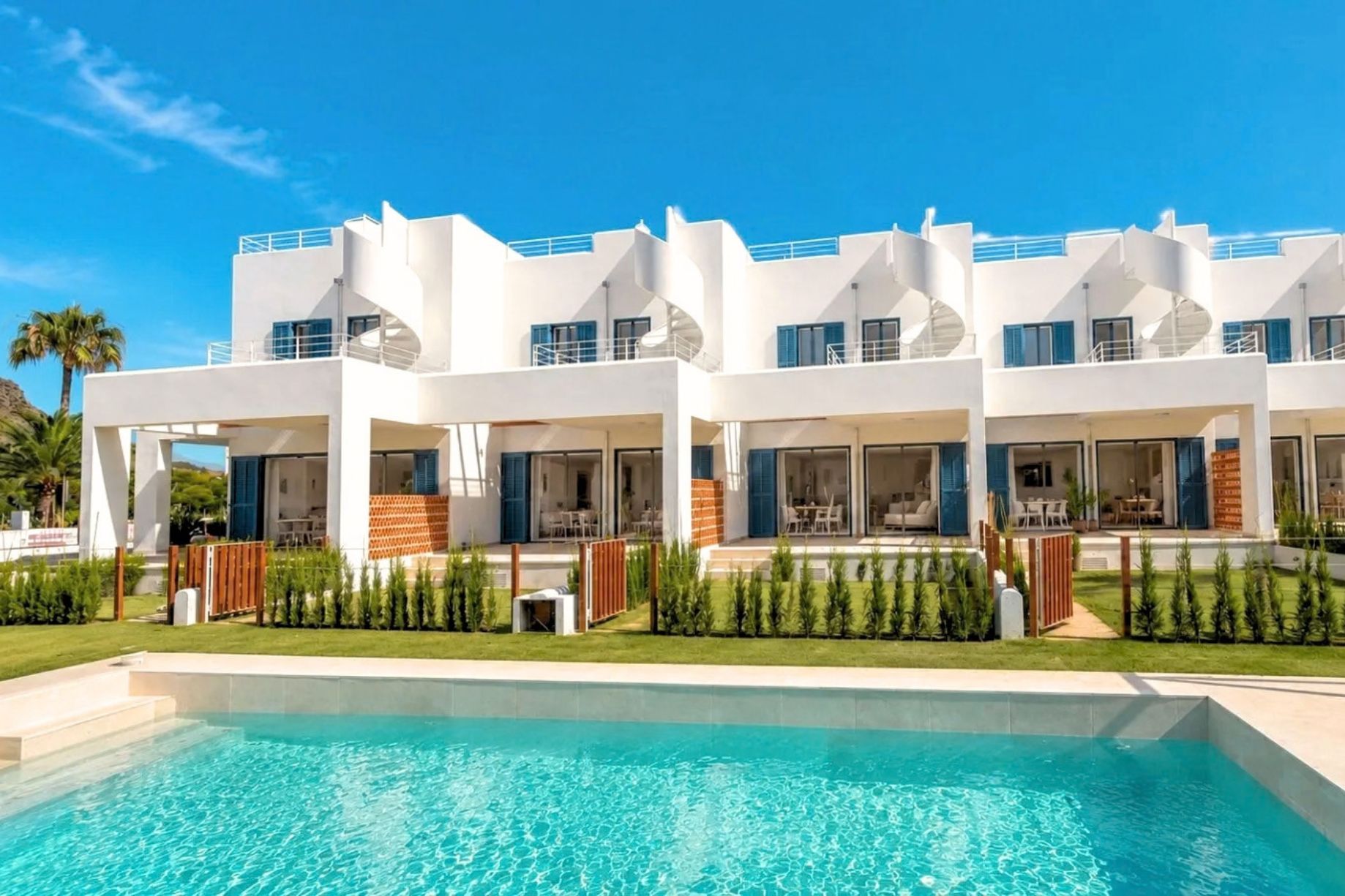 Playa d'Alcúdia, Majorque, Espagne — Maison de ville de 3 chambres avec toit-terrasse privé et piscine 1