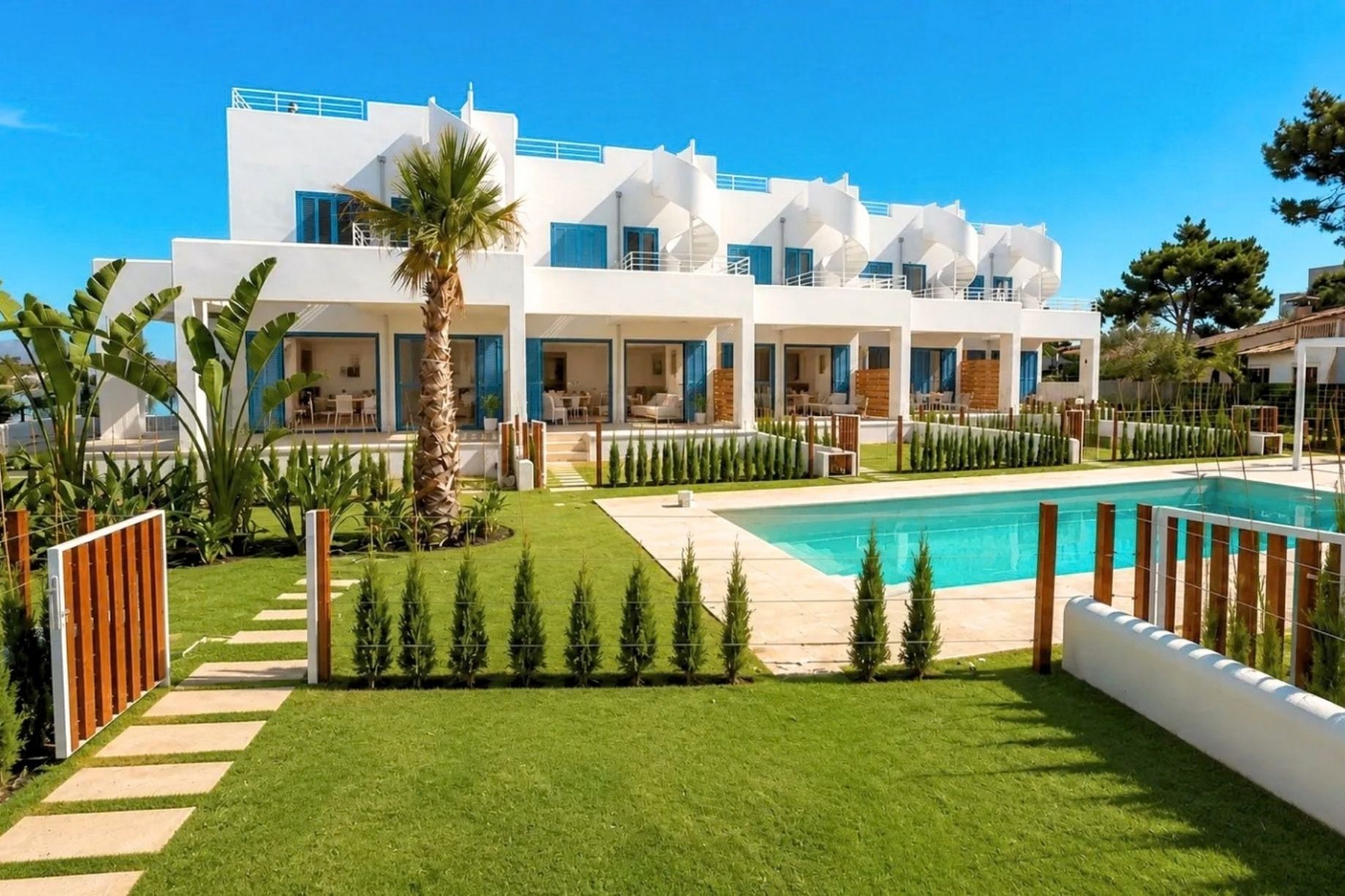 Playa d'Alcúdia, Majorque, Espagne — Maison de ville de 3 chambres avec toit-terrasse privé et piscine 3