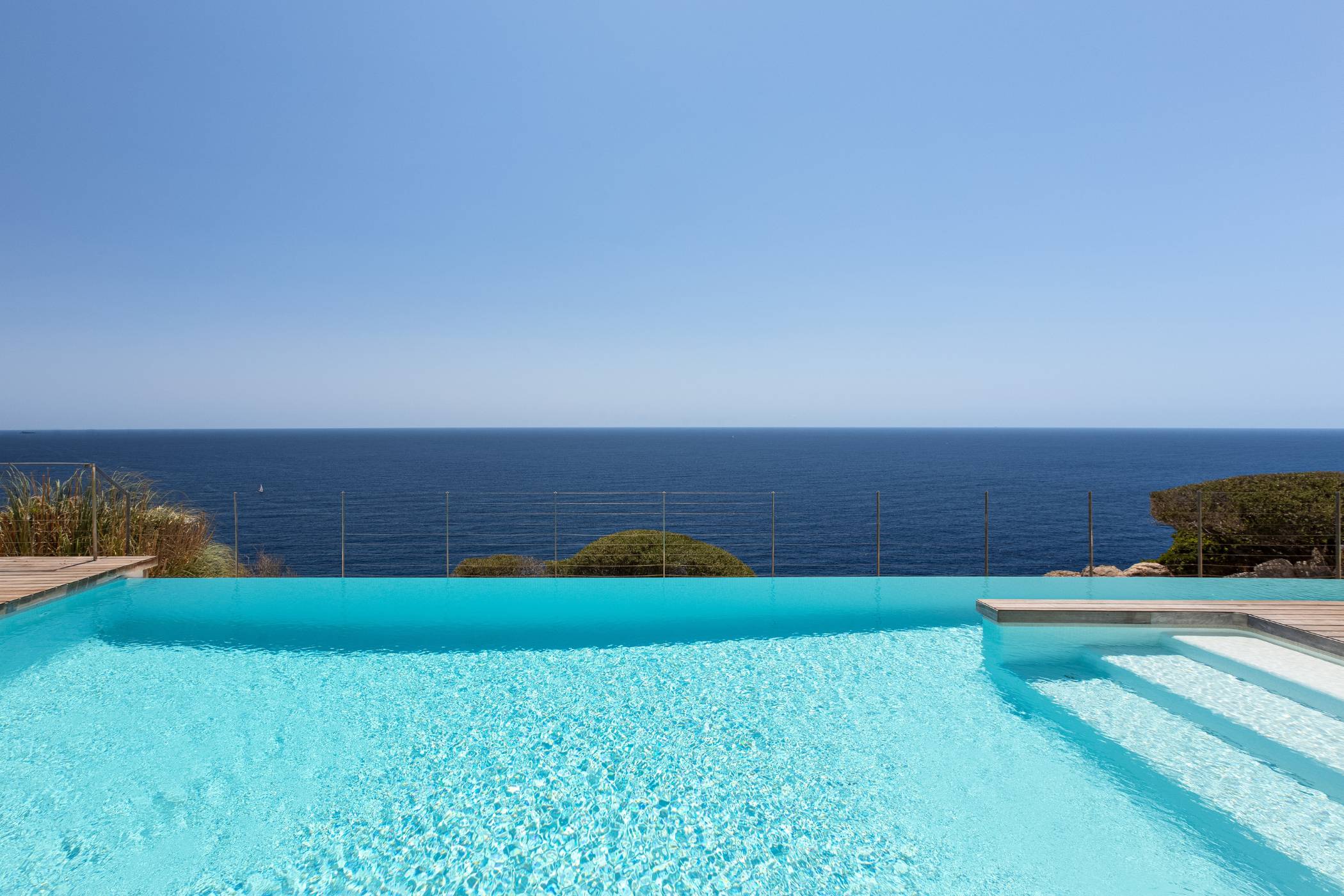 Port d'Andratx, Majorque, Espagne — Appartement avec terrasse avec 2 chambres, vue panoramique sur la mer et piscine à débordement — photo 1