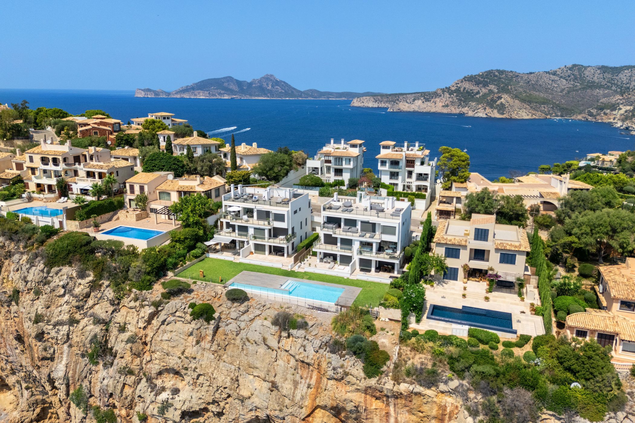Port d'Andratx, Majorque, Espagne — Appartement avec terrasse avec 2 chambres, vue panoramique sur la mer et piscine à débordement — photo 3