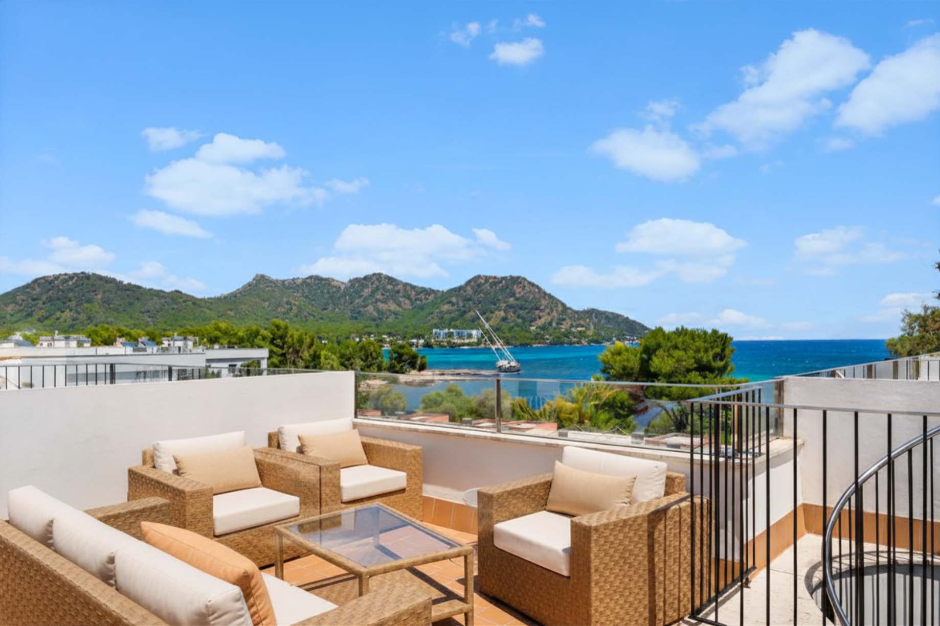Port Verd, Mallorca, España — Ático con 2 dormitorios, terraza en la azotea y vistas al mar