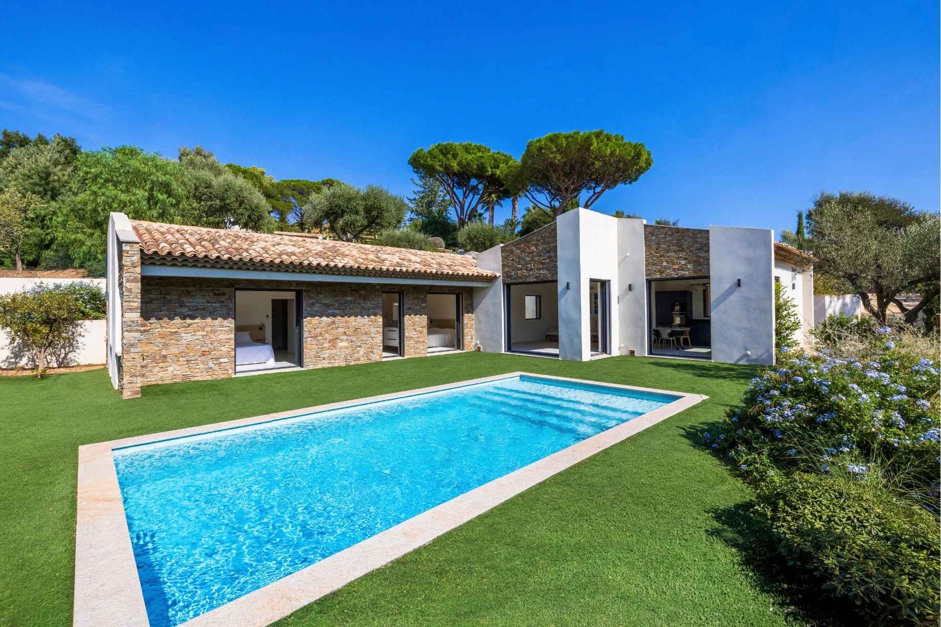 Sainte-Maxime, Côte d'Azur, France — 3-Bed Villa With Heated Pool & Sunny Garden 2