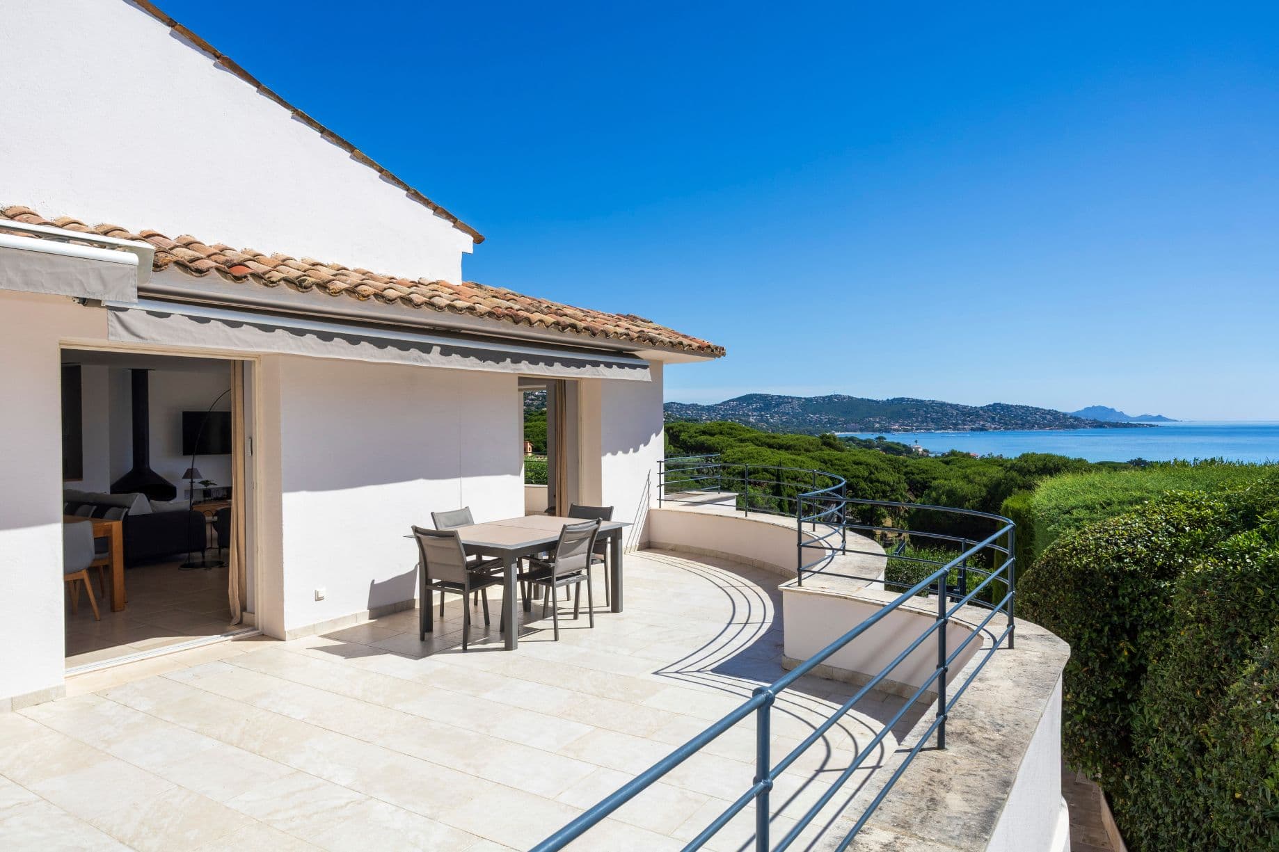 Sainte-Maxime, Côte d'Azur, Frankreich — Villa mit 3 Schlafzimmern, Panoramablick aufs Meer und beheiztem Pool 3
