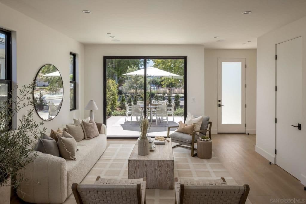 San Diego, Californie, États-Unis — Maison Moderne de 4 Chambres avec Balcon sur le Toit 3