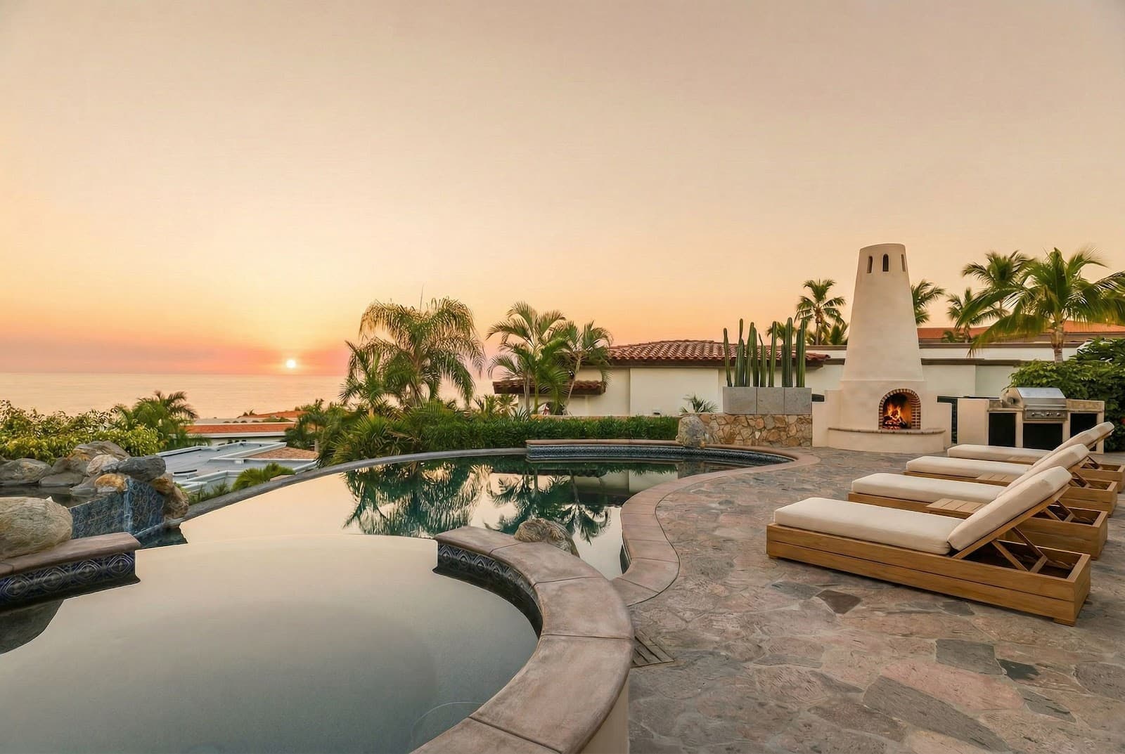 San Jose Corridor, Mexico — 5-Bed House With Beach Access