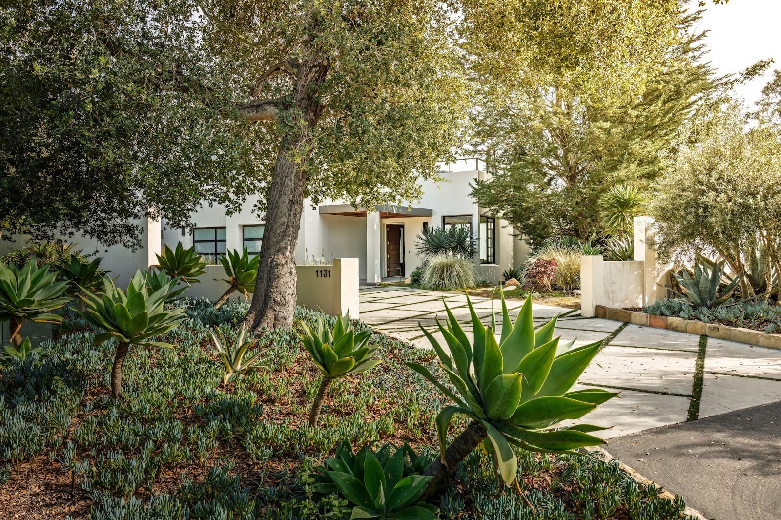 Santa Barbara, California, USA — 4-Bed House With Pool 3