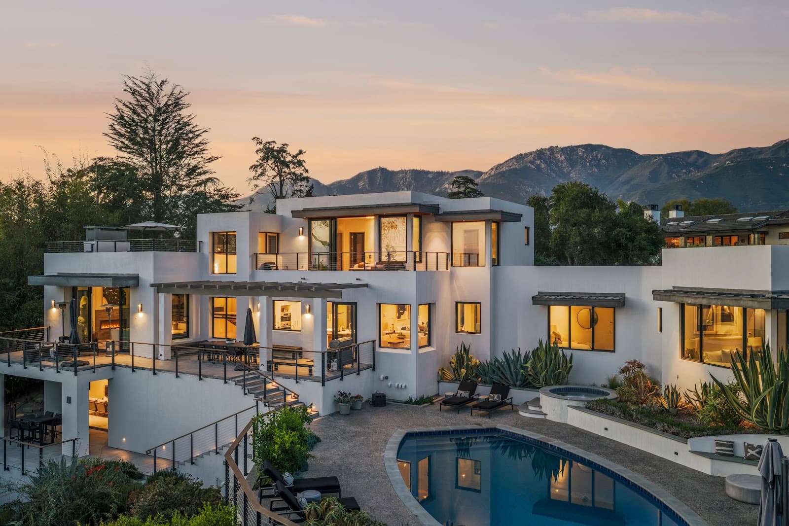 Santa Barbara, California, USA — 4-Bed House With Pool