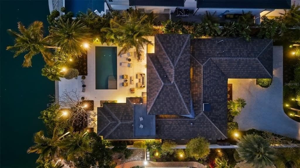 Sarasota, Florida, USA — 4-Bed Mid-Century Waterfront House With Pool