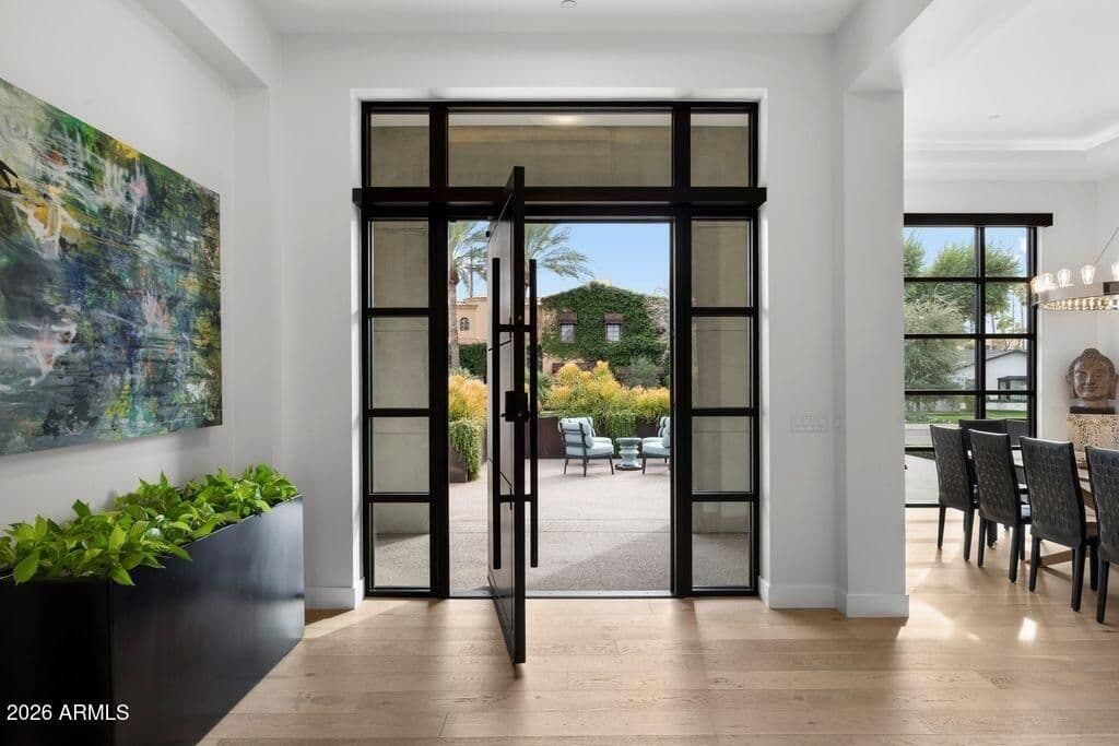 Scottsdale, Arizona, USA — 4-Bed House With Pool 2