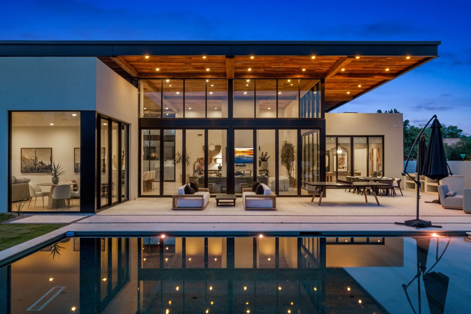 Scottsdale, Arizona, USA — 5-Bed House With Pool