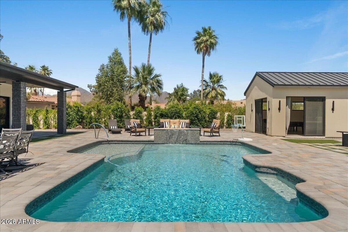 Scottsdale, Arizona, USA — 5-Bed House With Resort-Style Pool & Desert Views — photo 1