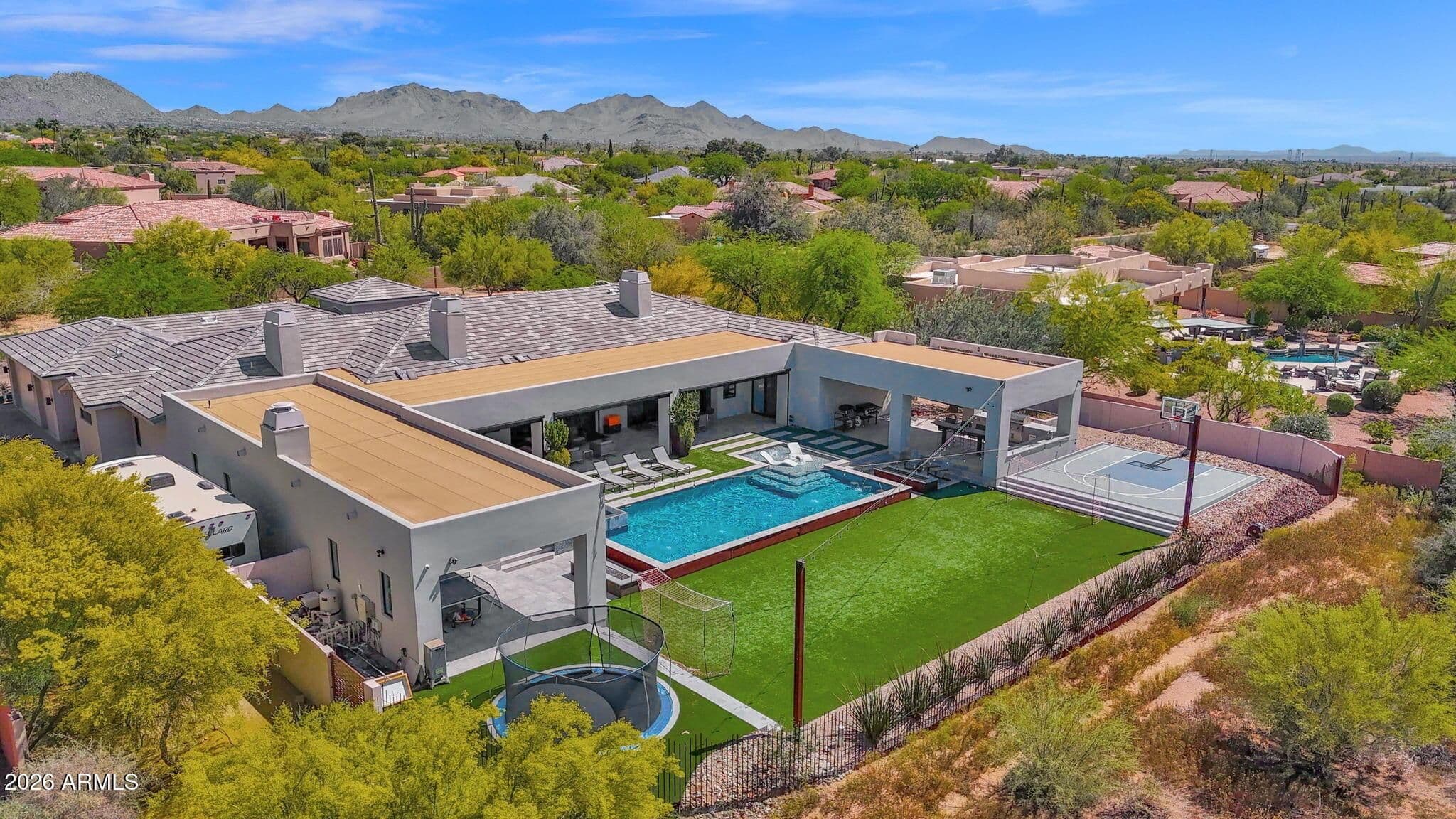 Scottsdale, Arizona, USA — 6-Bed House With Elevated Pool & Mountain Views 2