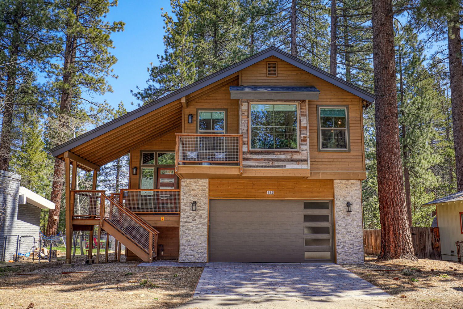 South Lake Tahoe, Kalifornien, USA — Haus mit 4 Schlafzimmern und Whirlpool 1