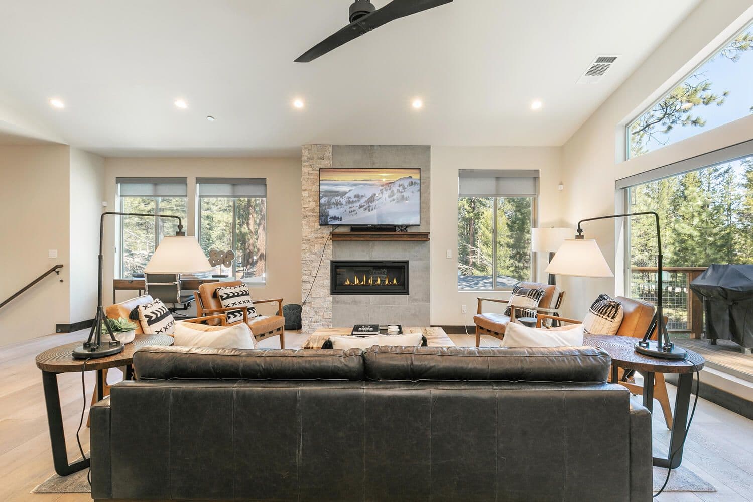 South Lake Tahoe, California, USA — 4-Bed House With Hot Tub 3