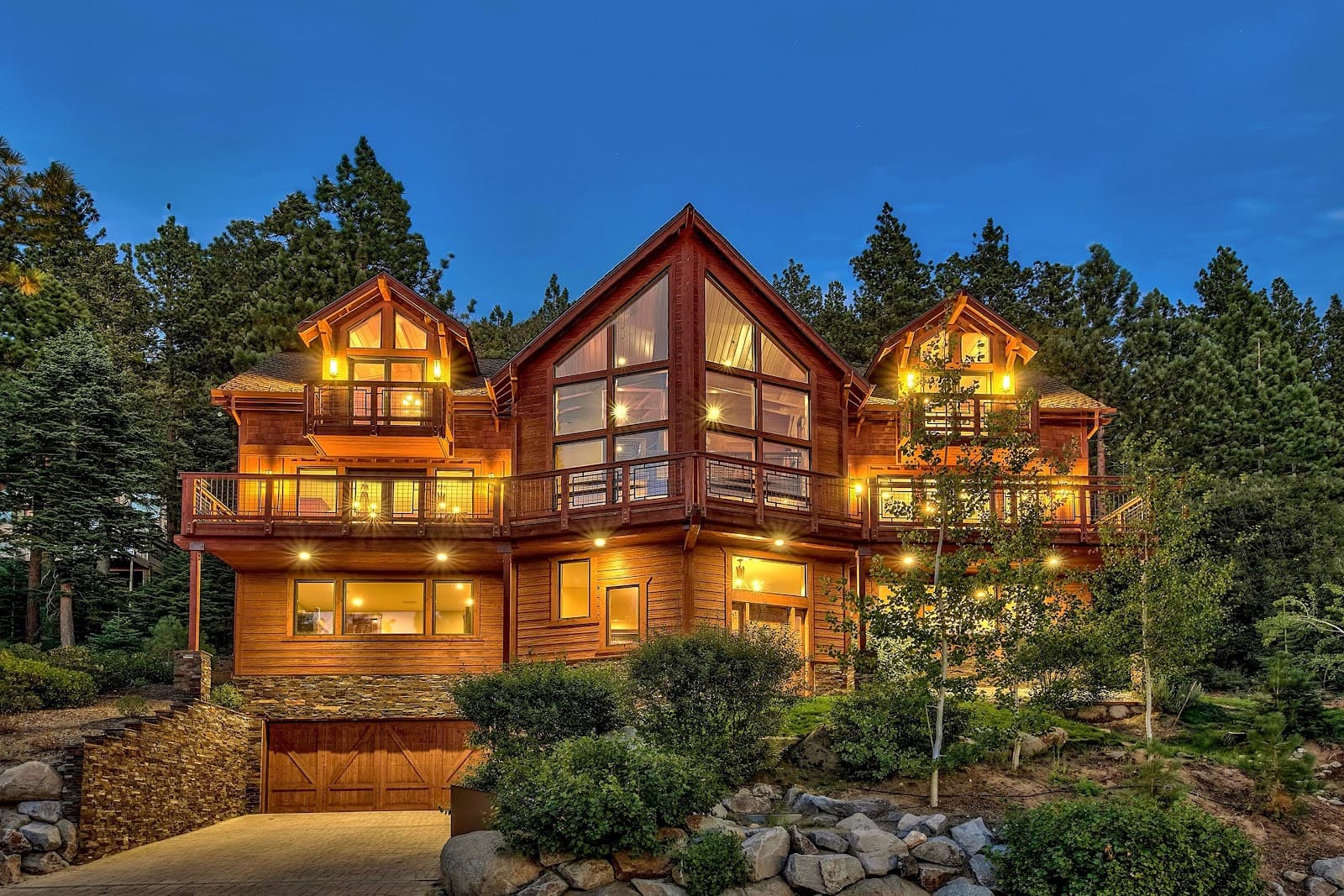 South Lake Tahoe, California, USA — 5-Bed House Ski-in/Ski-out