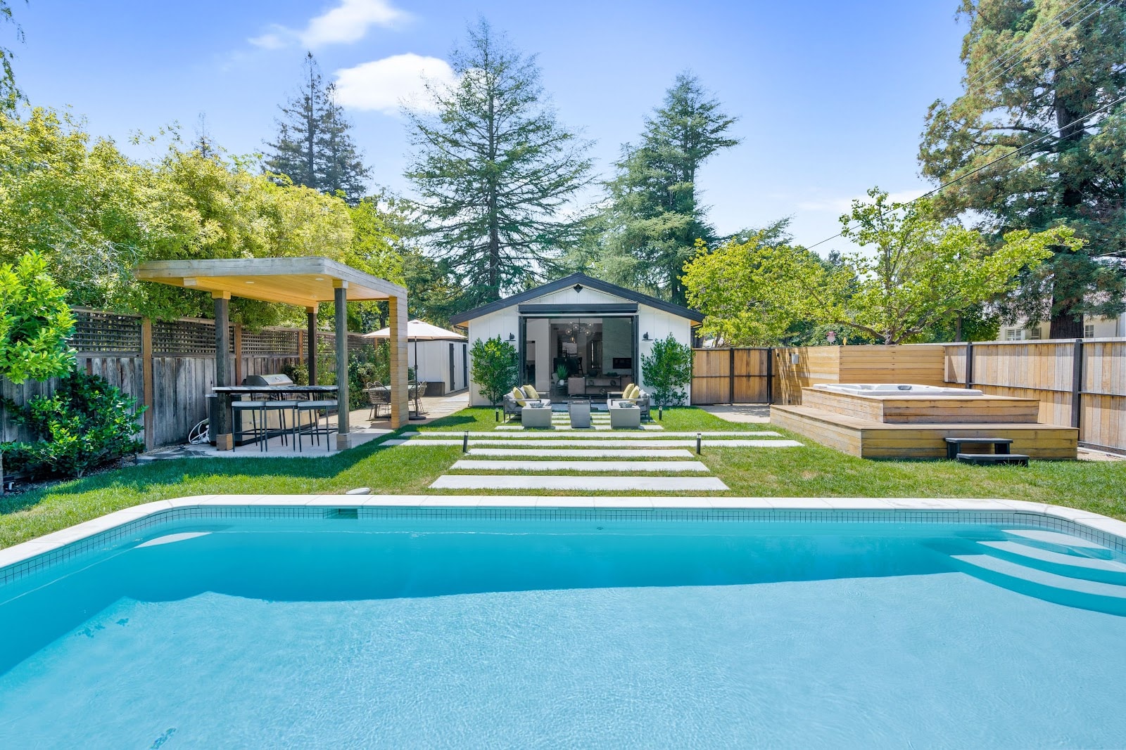 St. Helena, Kalifornien, USA — Haus mit 3 Schlafzimmern und Whirlpool 2