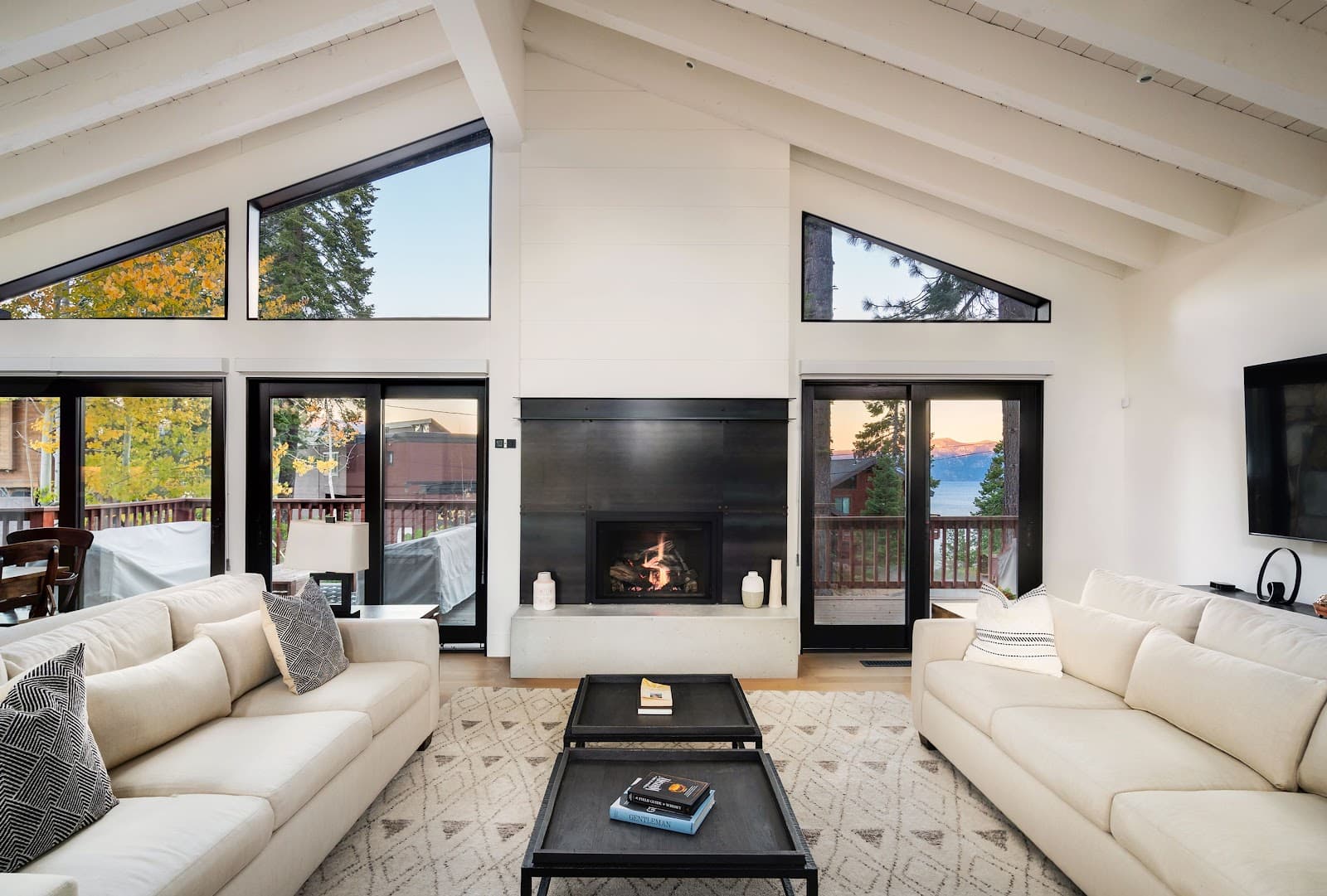 Tahoe City, California, USA — 4-Bed House With Hot Tub