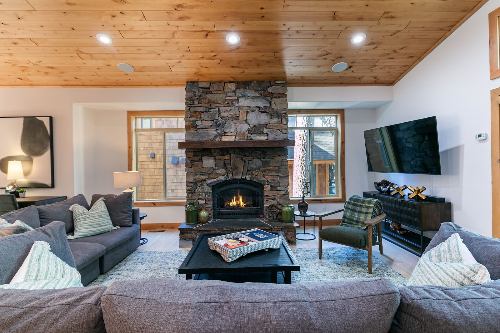 Tahoma, California, USA — 3-Bed House With Hot Tub — photo 2