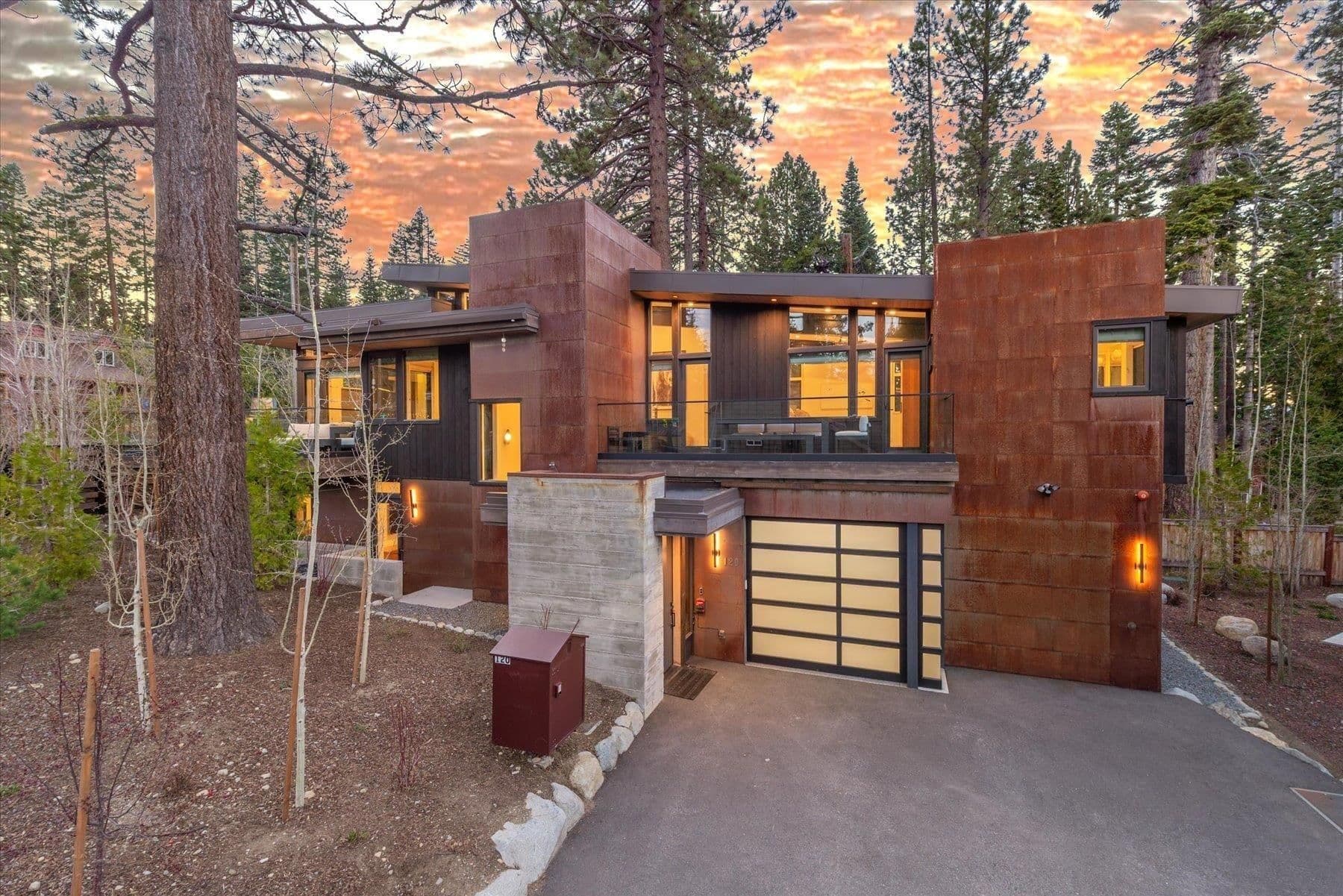 Tahoma, California, États-Unis — Maison de 3 chambres avec ponton sur le lac Tahoe