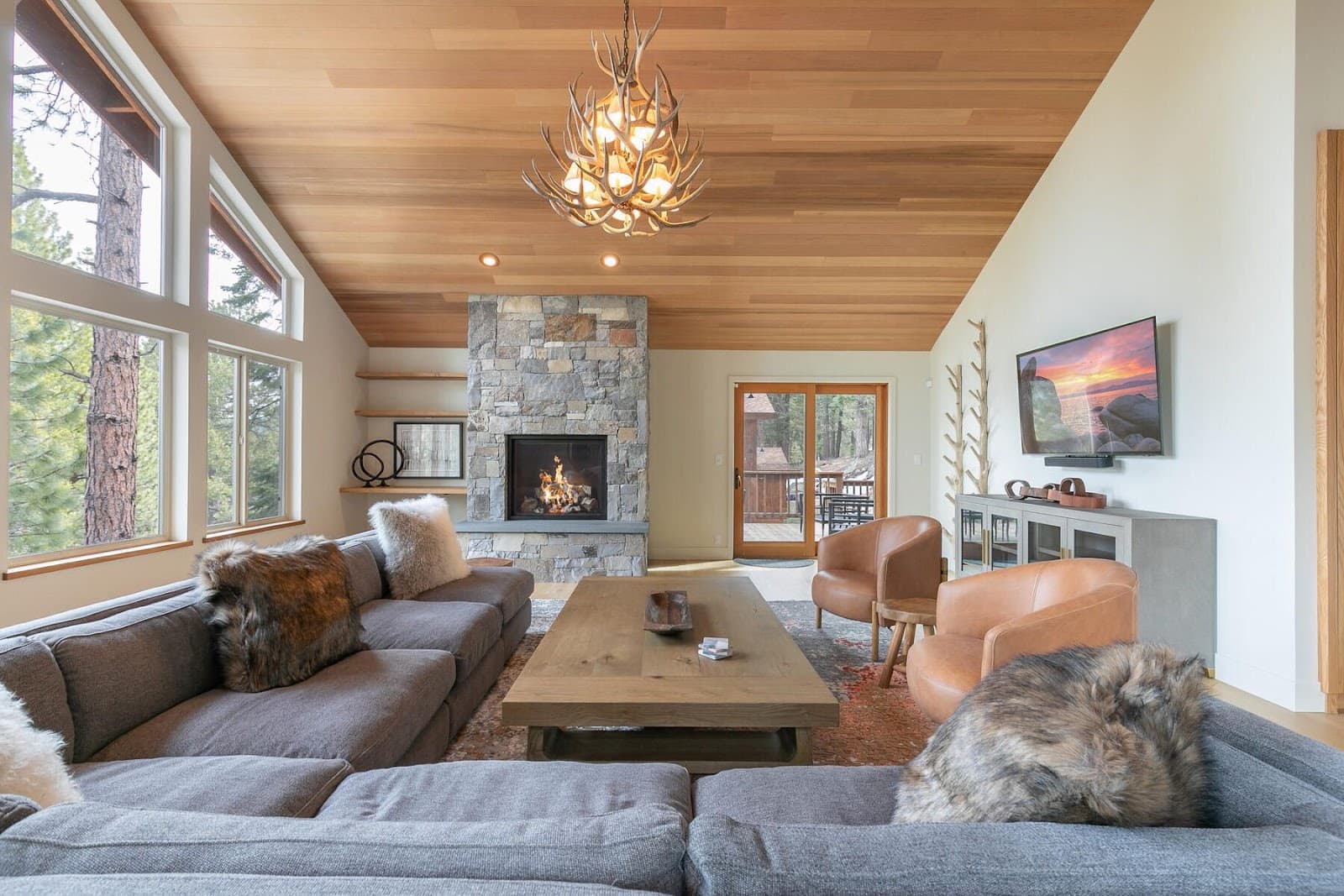 Truckee, California, USA — 4-Bed Cabin Near Ski Resort 2