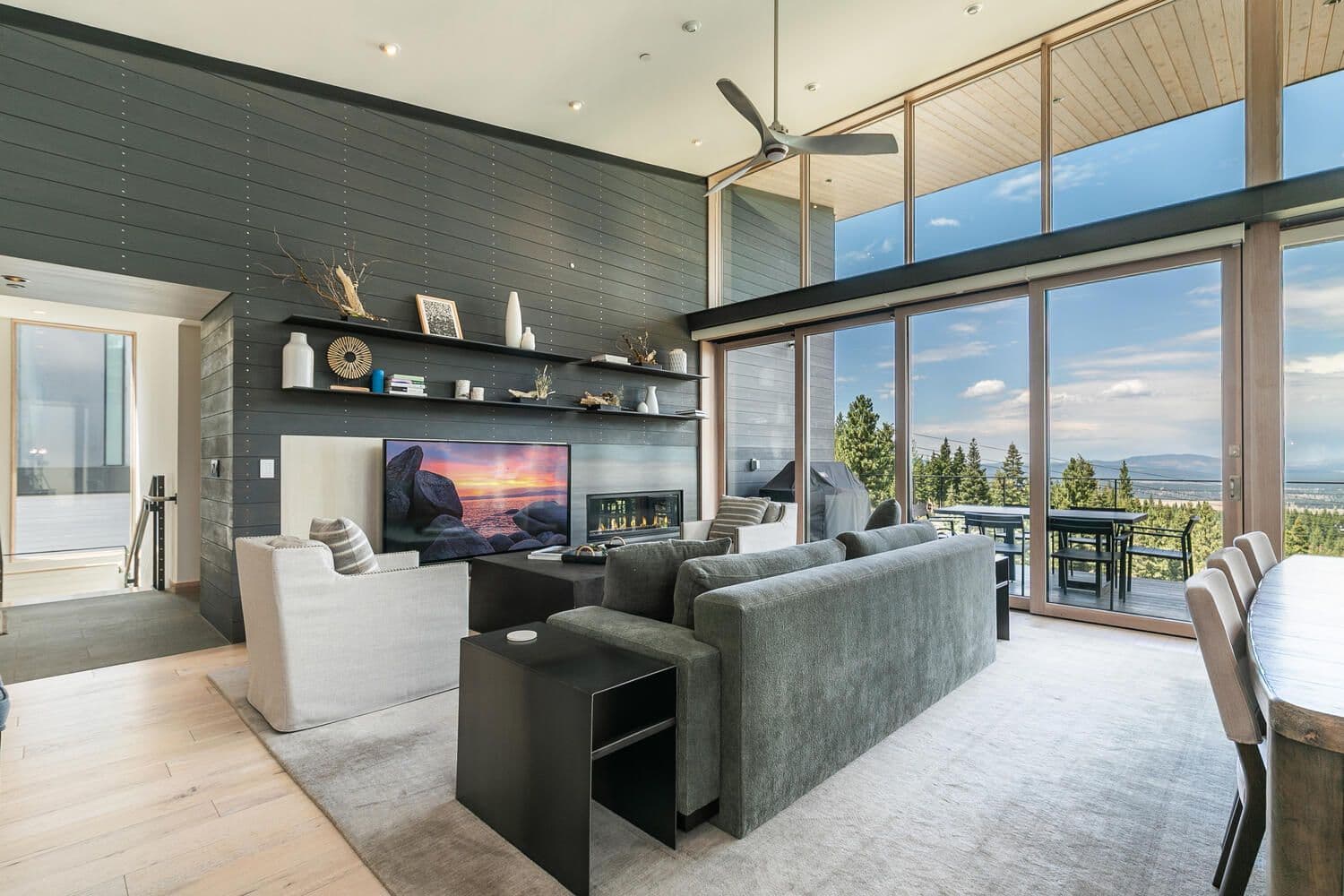 Truckee, California, USA — 4-Bed House Ski-in/Ski-out 2