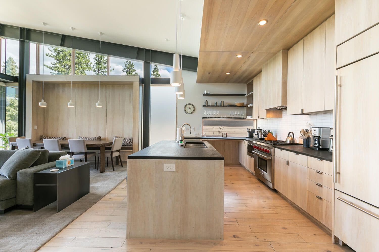 Truckee, California, USA — 4-Bed House Ski-in/Ski-out 3