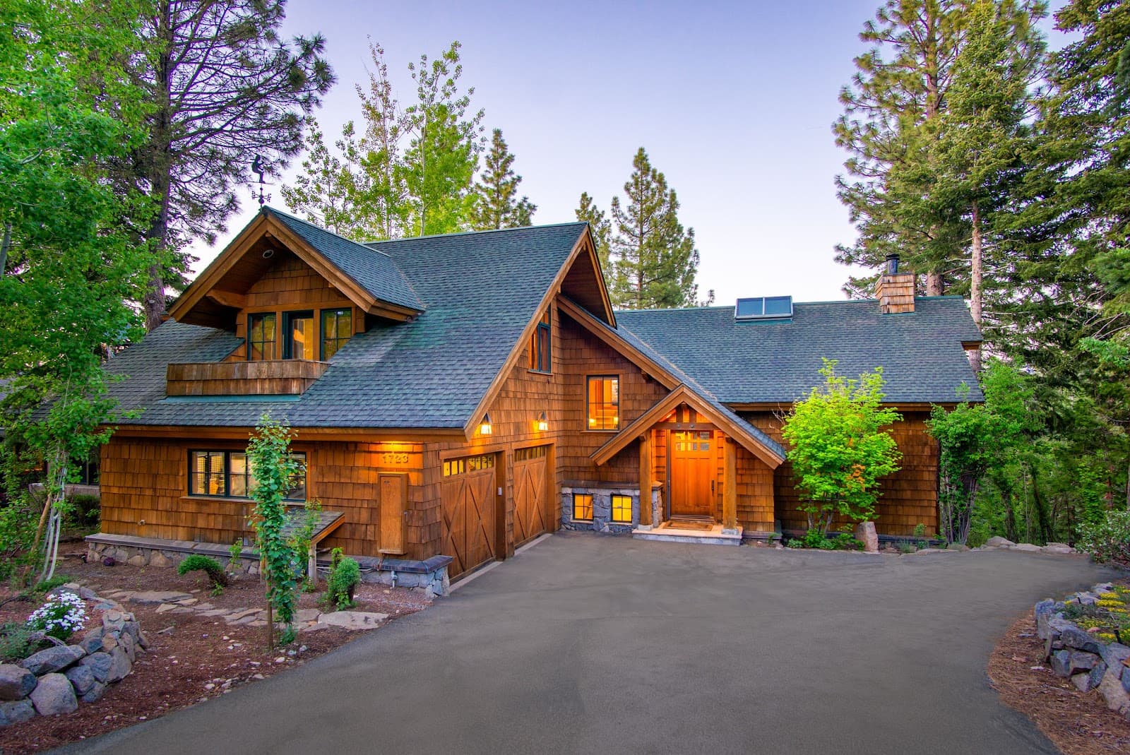 Truckee, California, USA — 4-Bed House With Hot Tub