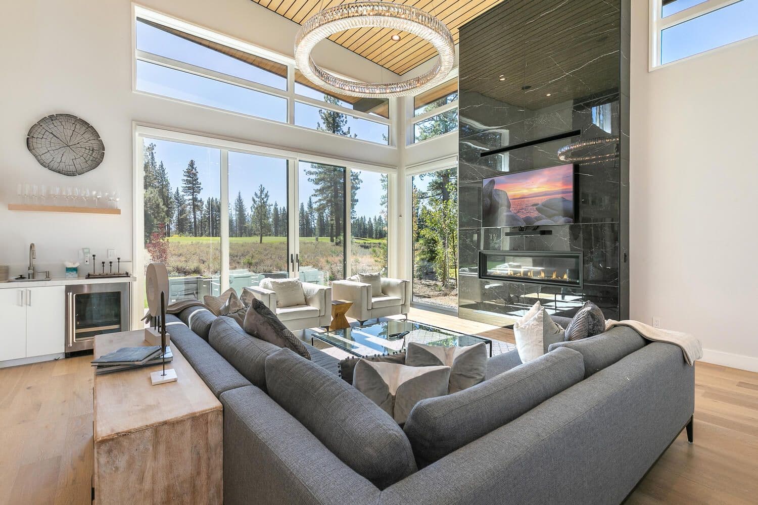 Truckee, California, USA — 4-Bed House With Pool 2