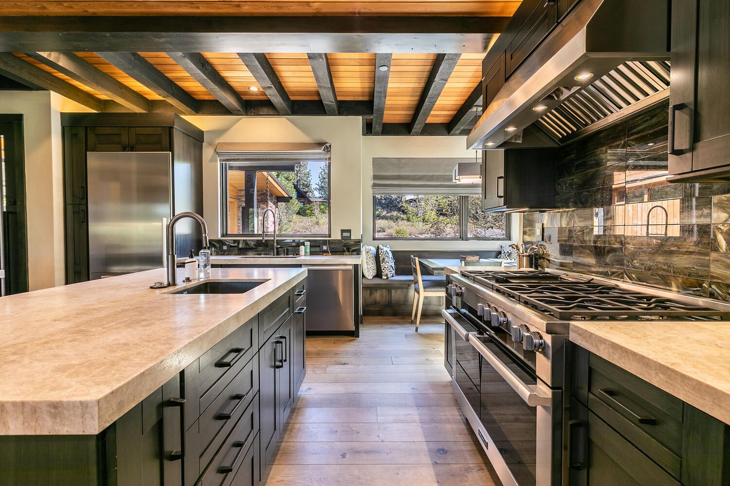 Truckee, Californie, États-Unis — Maison avec 5 chambres et piscine — photo 3