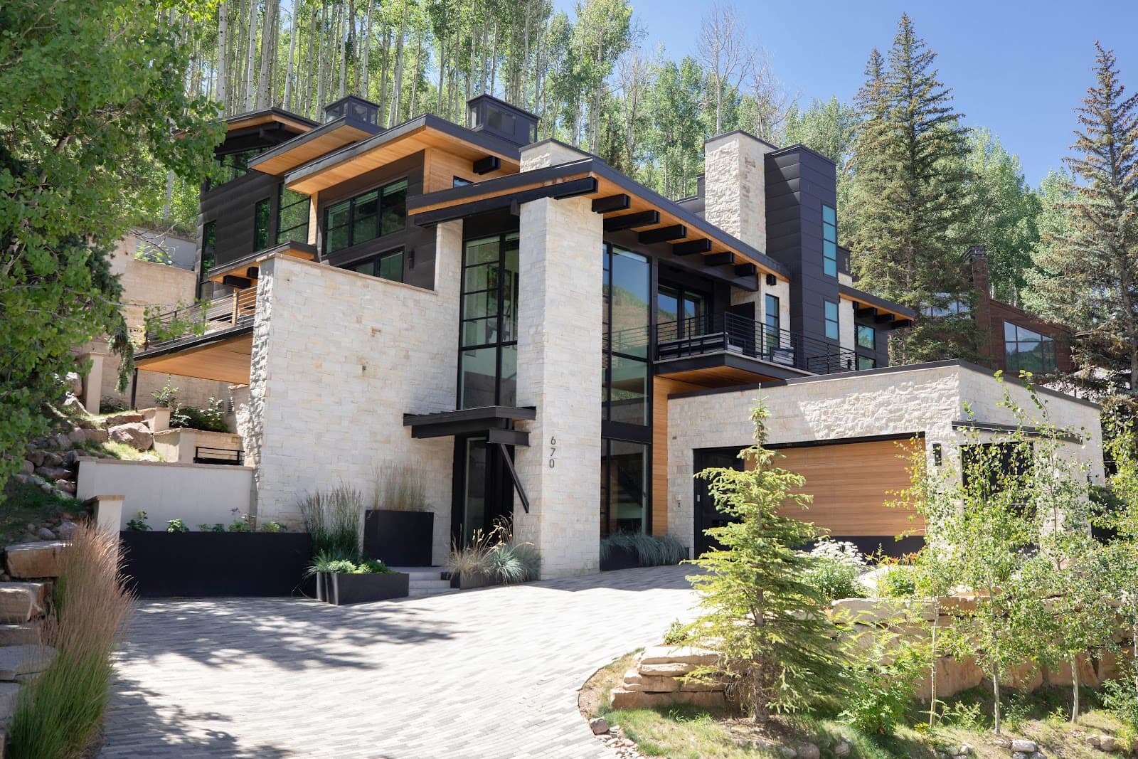 Vail, Colorado, USA — 4-Bed House With Hot Tub