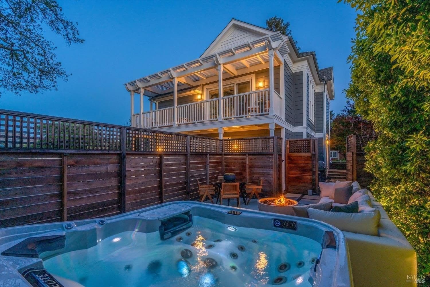 Yountville, California, Stati Uniti — Casa vittoriana con 3 camere, spa e vista sulle montagne