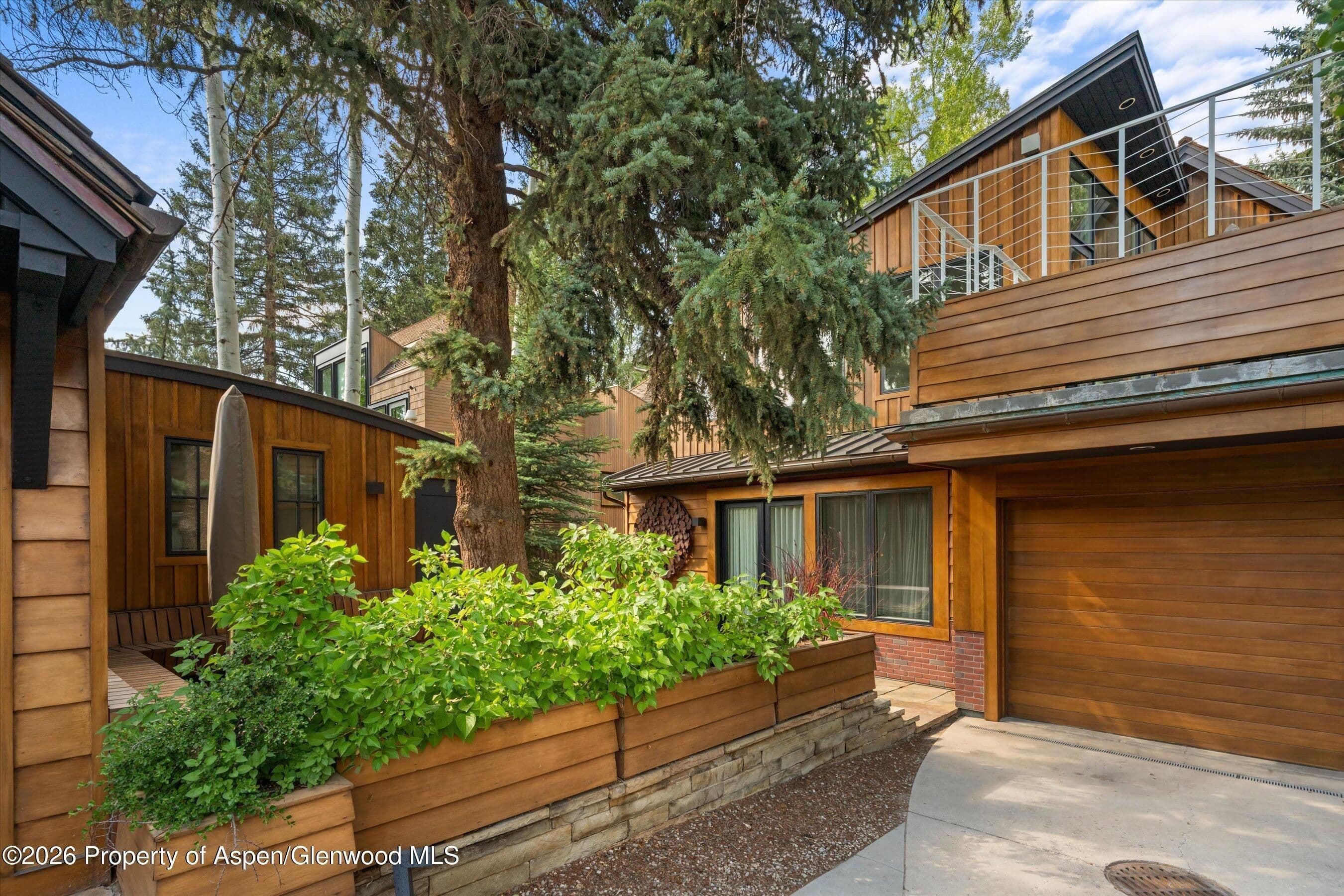 Aspen, Colorado, USA — 5-Bed House With Mountain Views — photo 3