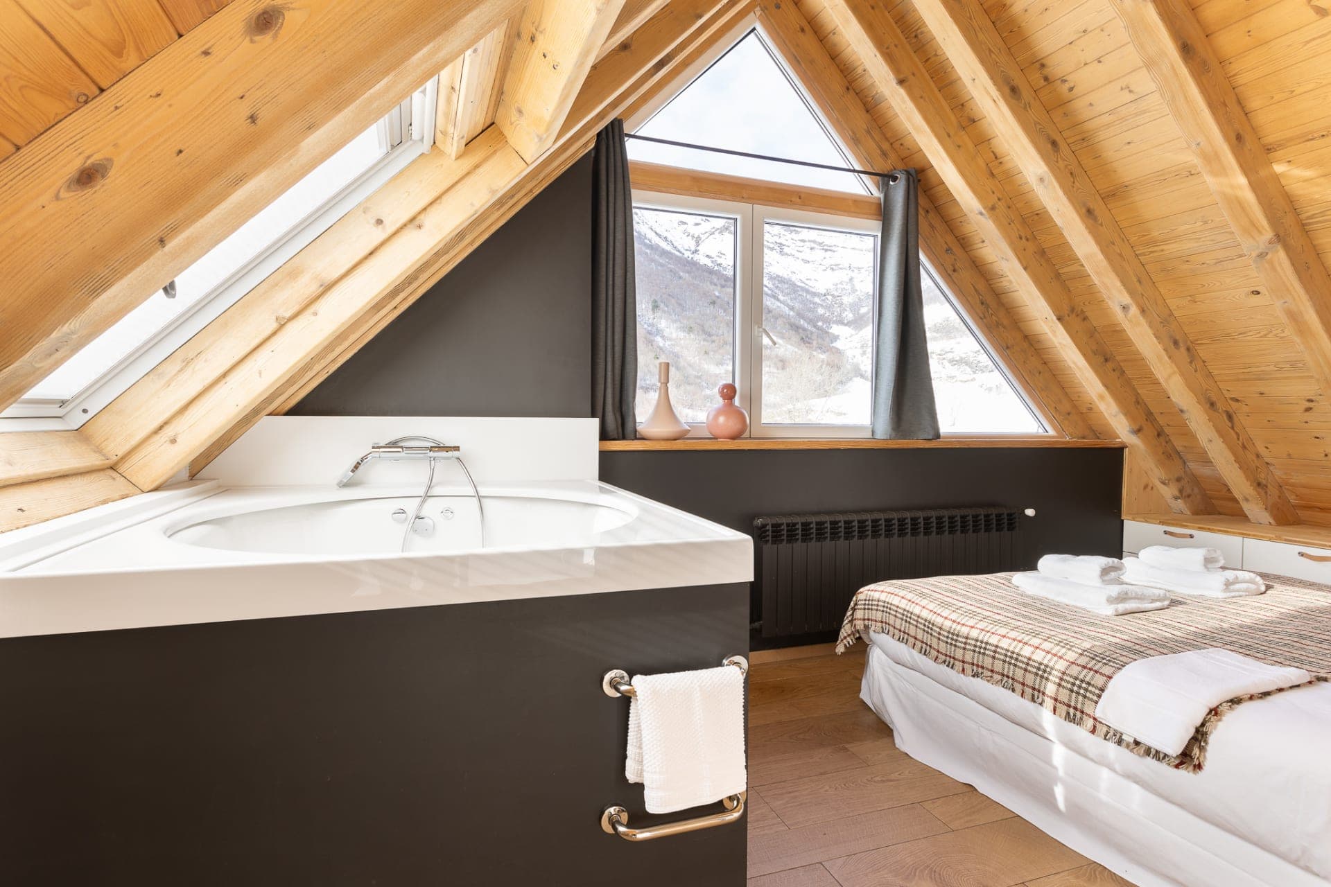 Bagergue, Val d'Aran, Spanien — Maisonette mit 4 Schlafzimmern, Weinkeller & Parkplatz an der Skistation