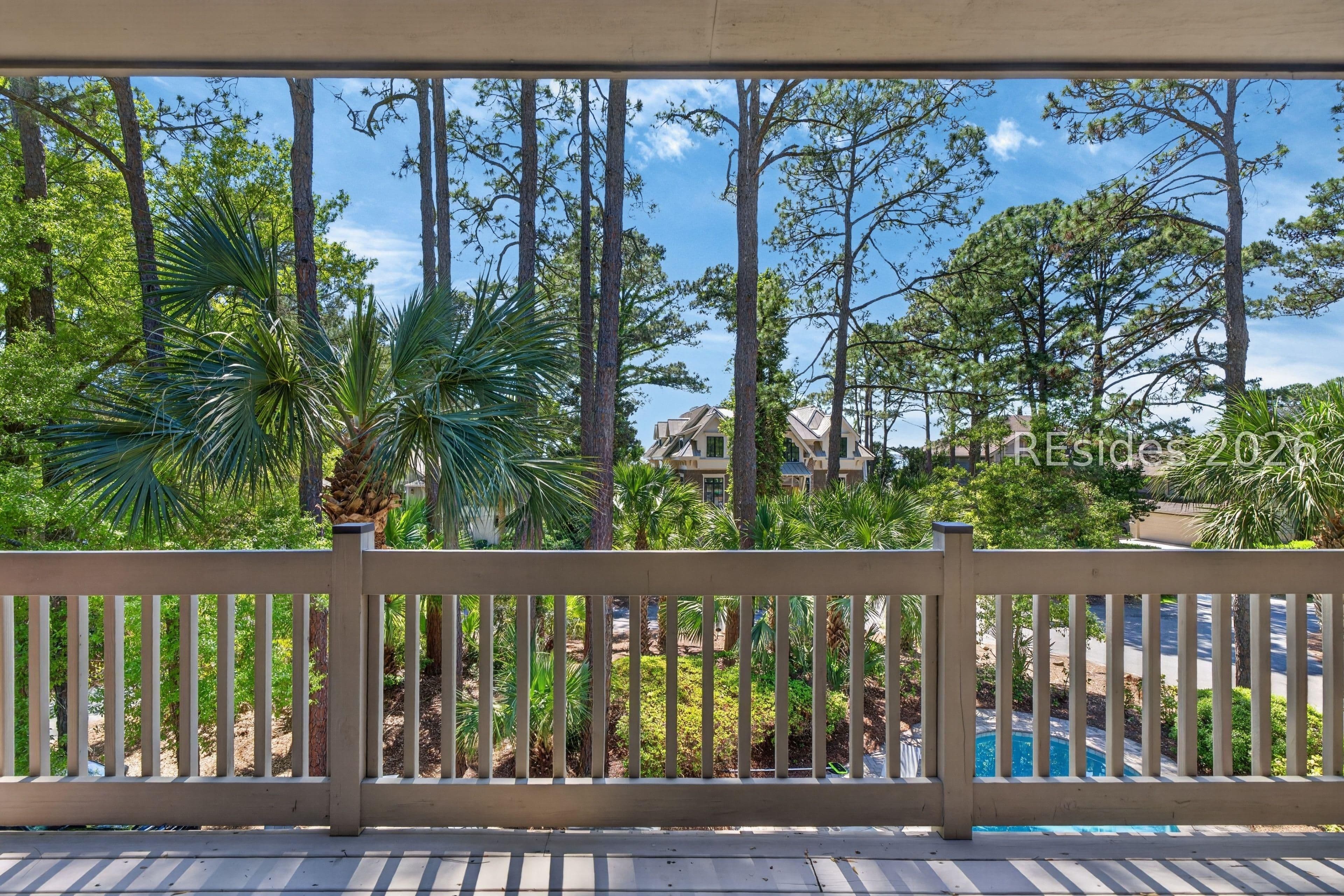 Hilton Head Island, South Carolina, USA — 4-Bed Coastal House With Curved Pool 2